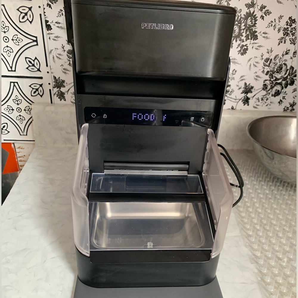 PETLIBRO Automatic Smart Pet Feeder in Charcoal Black PLAF301 - Picture 4 of 12